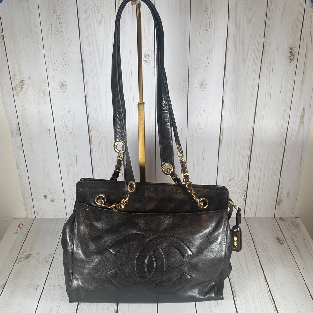 CHANEL • Authentic Vintage Shoulder Bag